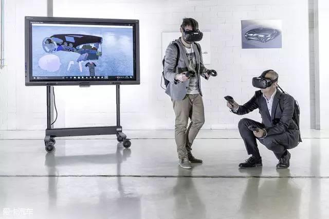 奧迪智能工廠自動化技術(shù)之利用VR設(shè)備模擬裝配汽車部件 奧迪智能工廠自動化技術(shù)之利用VR設(shè)備模擬裝配汽車部件