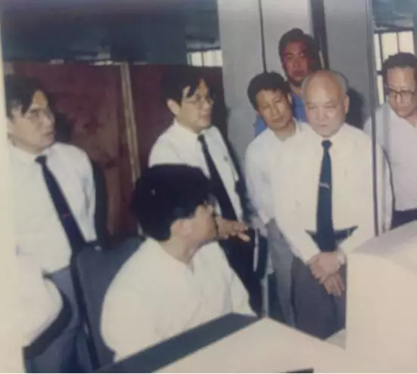 原人大副委員長來李佩瑤參觀西儀集團(tuán) 原人大副委員長來李佩瑤參觀西儀集團(tuán)