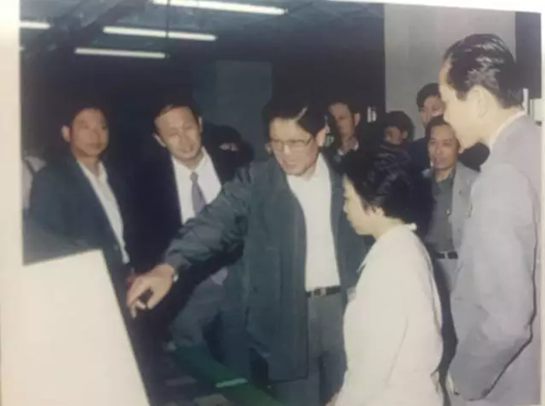 原國務(wù)委員李鐵映參觀西儀集團(tuán) 原國務(wù)委員李鐵映參觀西儀集團(tuán)