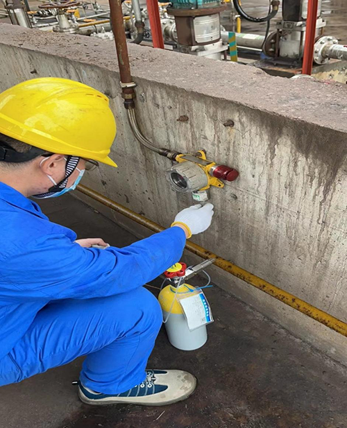 檢定人員現(xiàn)場檢定氣體報警器 檢定人員現(xiàn)場檢定氣體報警器