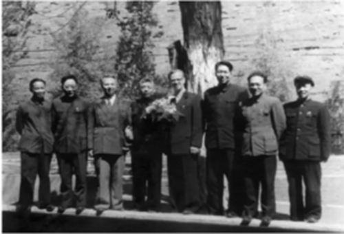 一機部副局長、李慕愚、張協(xié)和羅鳳奇與蘇聯(lián)專家合影
